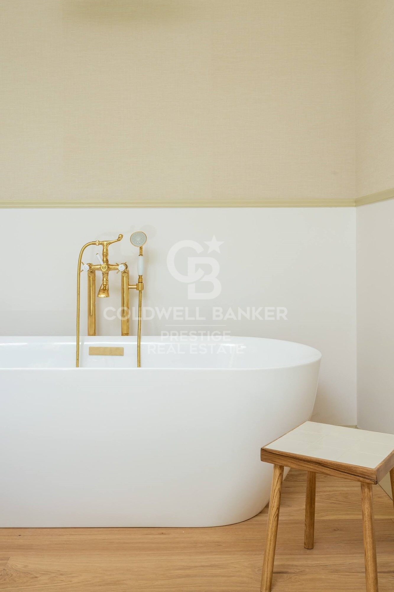 Passeig de Sant Joan · Renovated apartment with private terrace