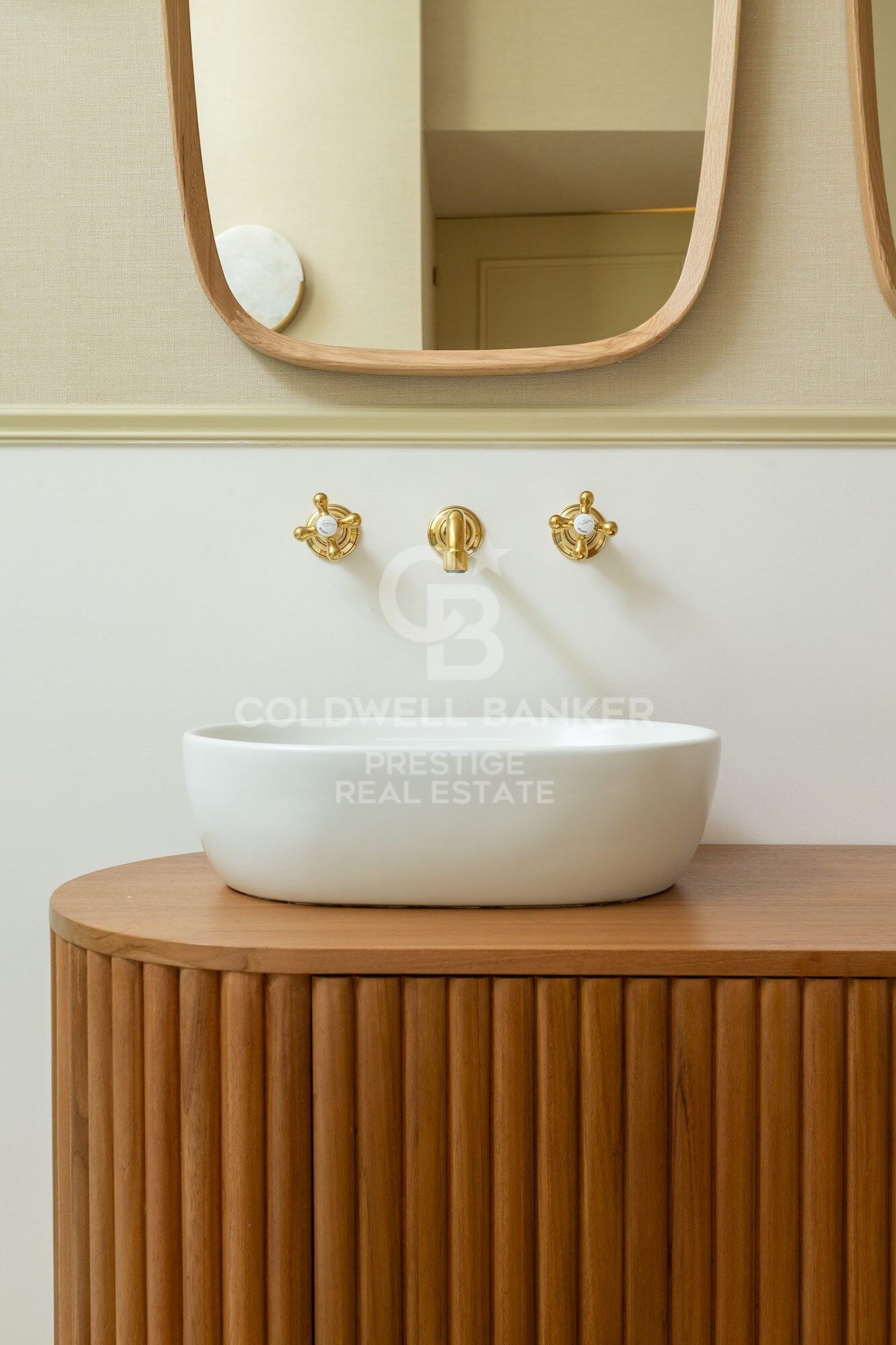 Passeig de Sant Joan · Vivienda reformada con terraza privada