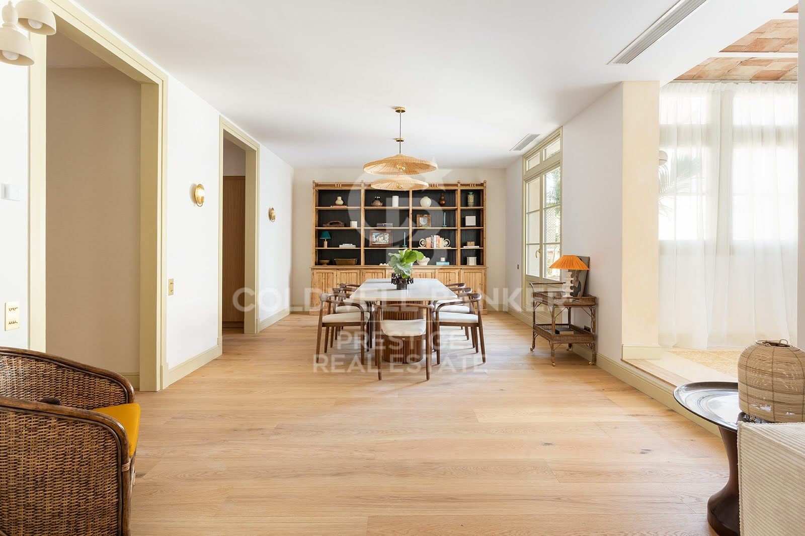 Passeig de Sant Joan · Appartement rénové avec terrasse privée