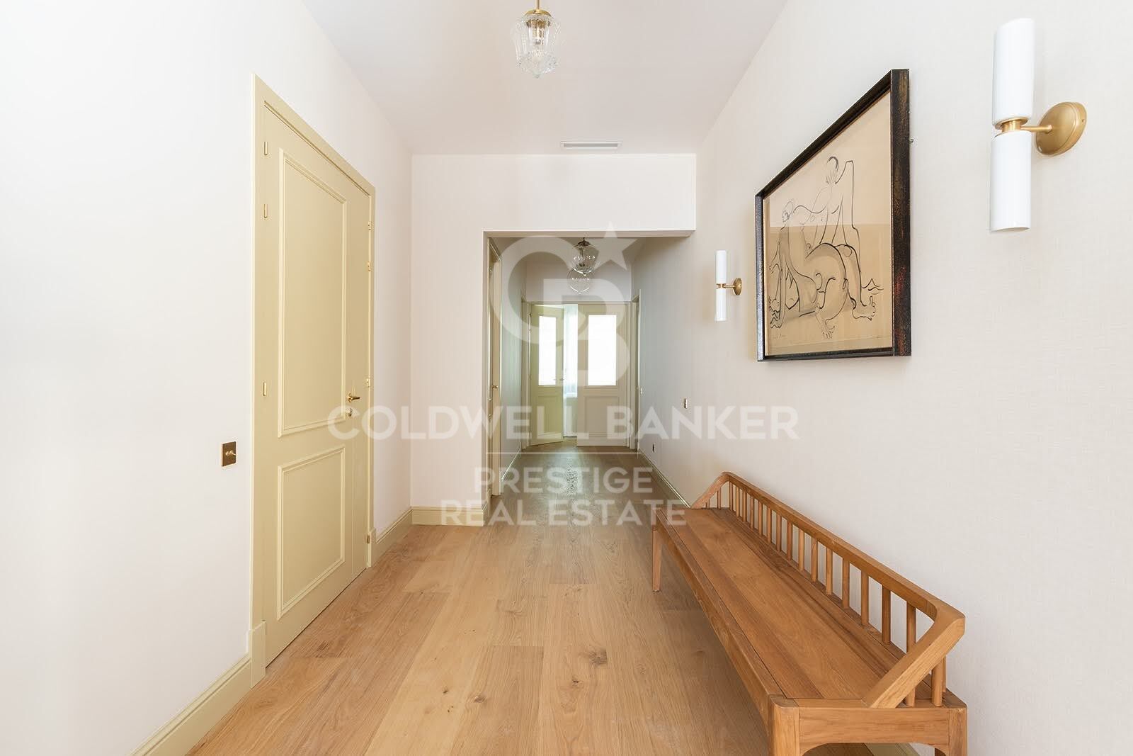 Passeig de Sant Joan · Appartement rénové avec terrasse privée