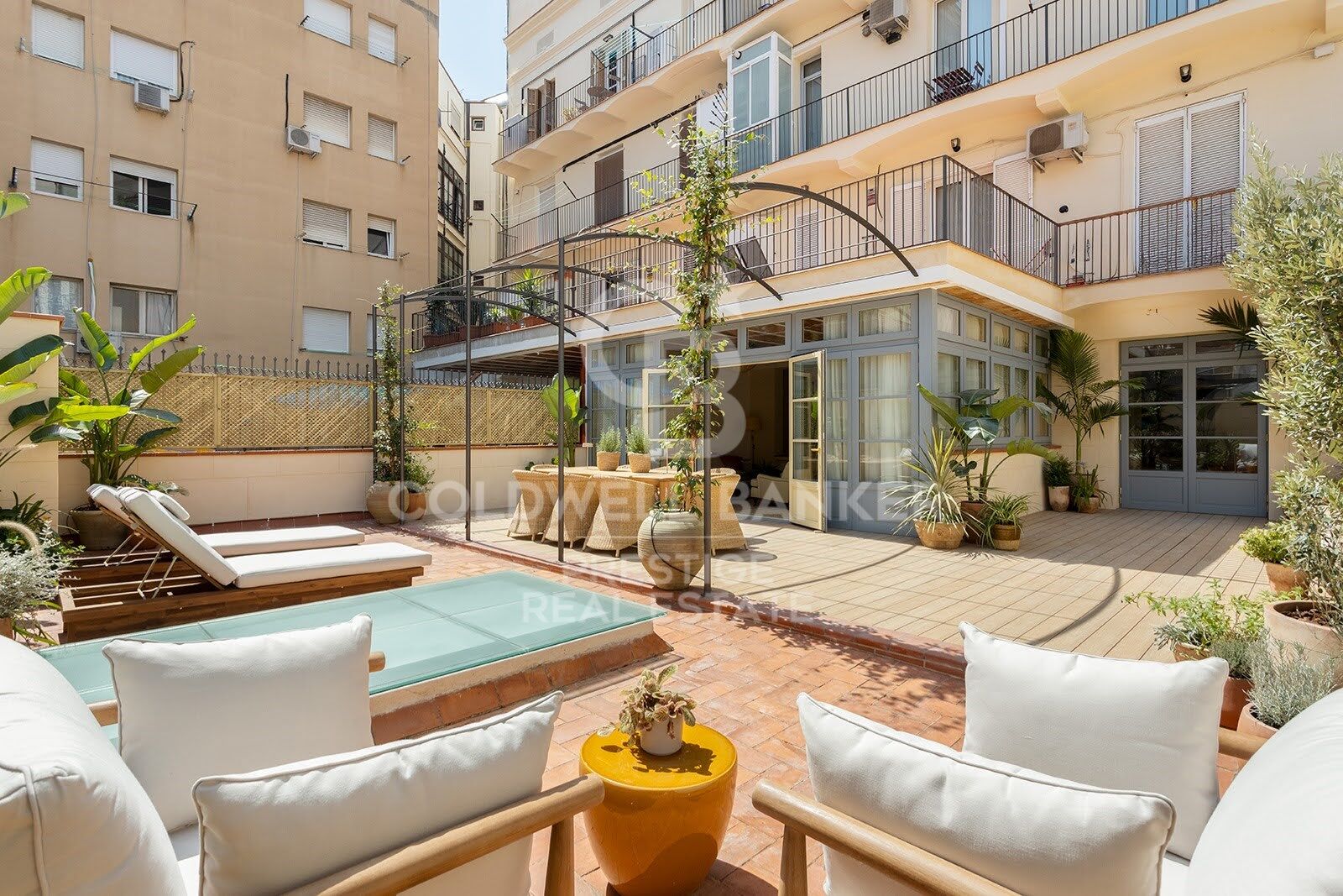 Passeig de Sant Joan · Renovierte Wohnung mit privater Terrasse