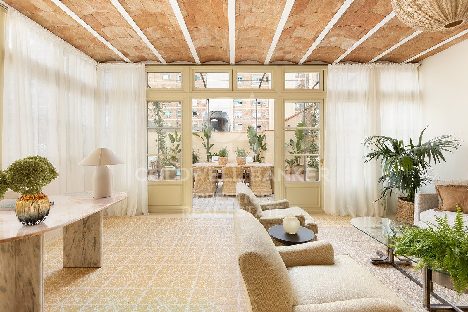 Passeig de Sant Joan · Renovierte Wohnung mit privater Terrasse