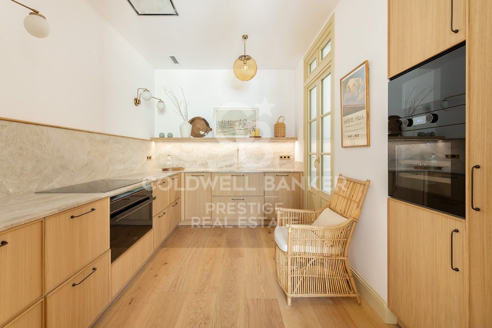 Passeig de Sant Joan · Appartement rénové avec terrasse privée