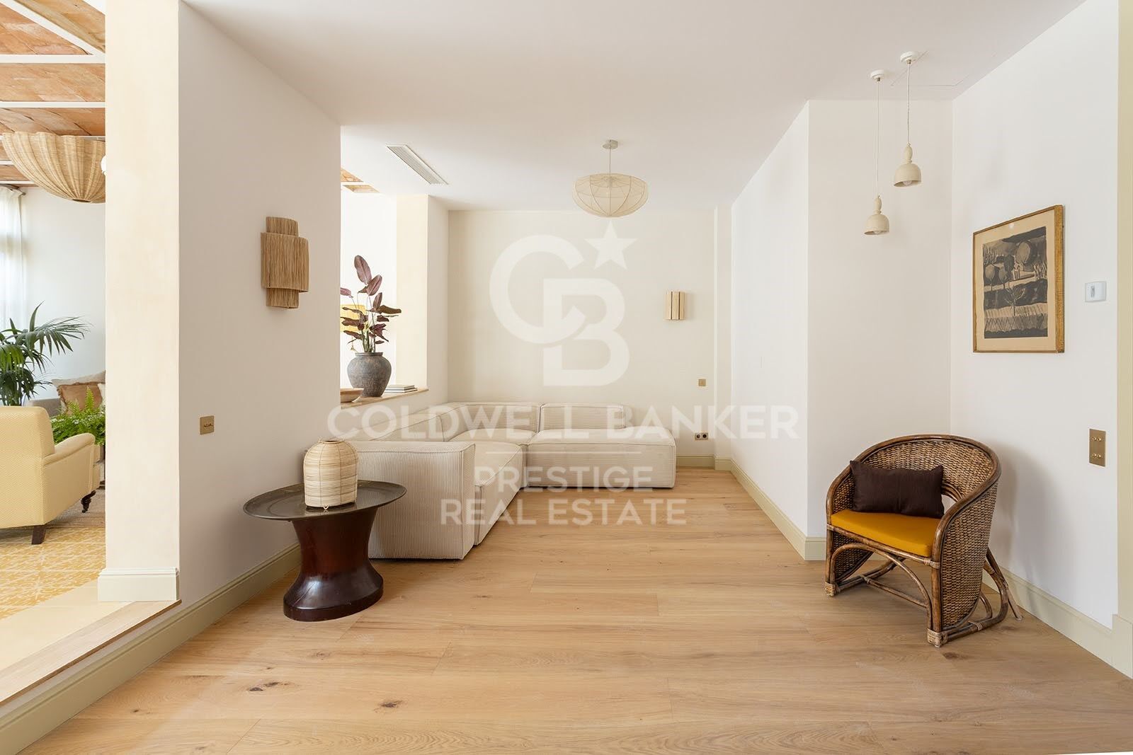 Passeig de Sant Joan · Appartement rénové avec terrasse privée