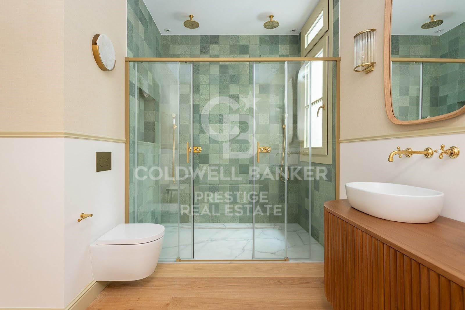 Passeig de Sant Joan · Appartement rénové avec terrasse privée
