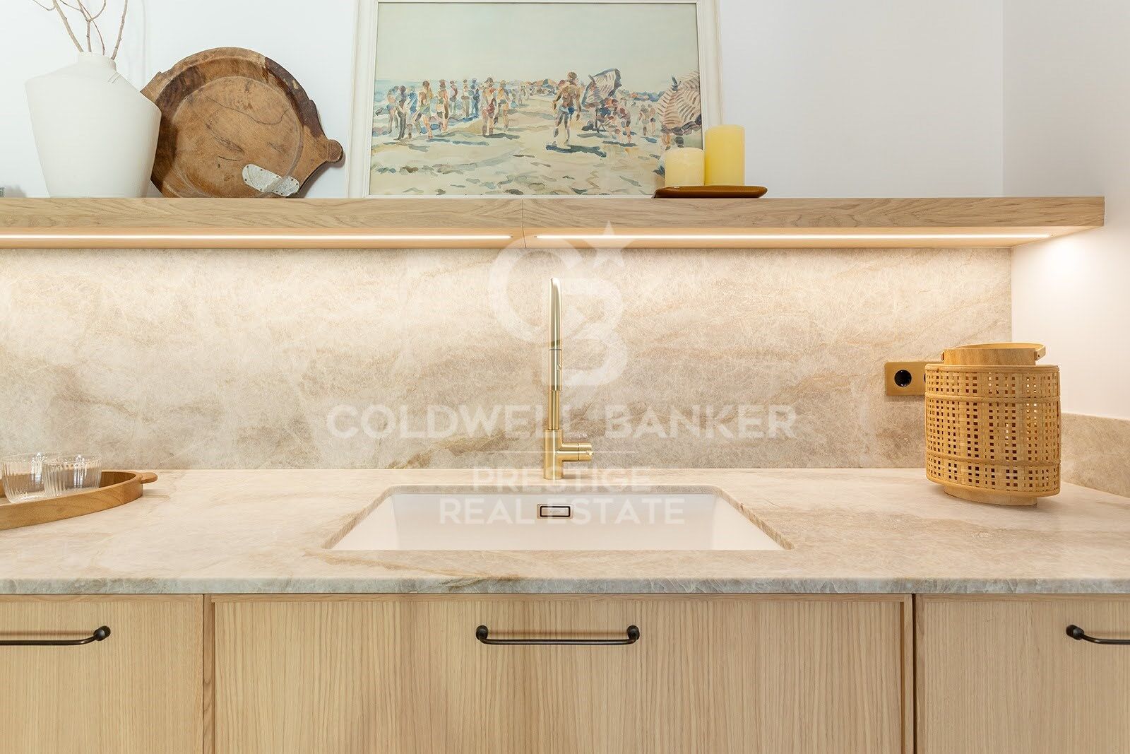 Passeig de Sant Joan · Appartement rénové avec terrasse privée