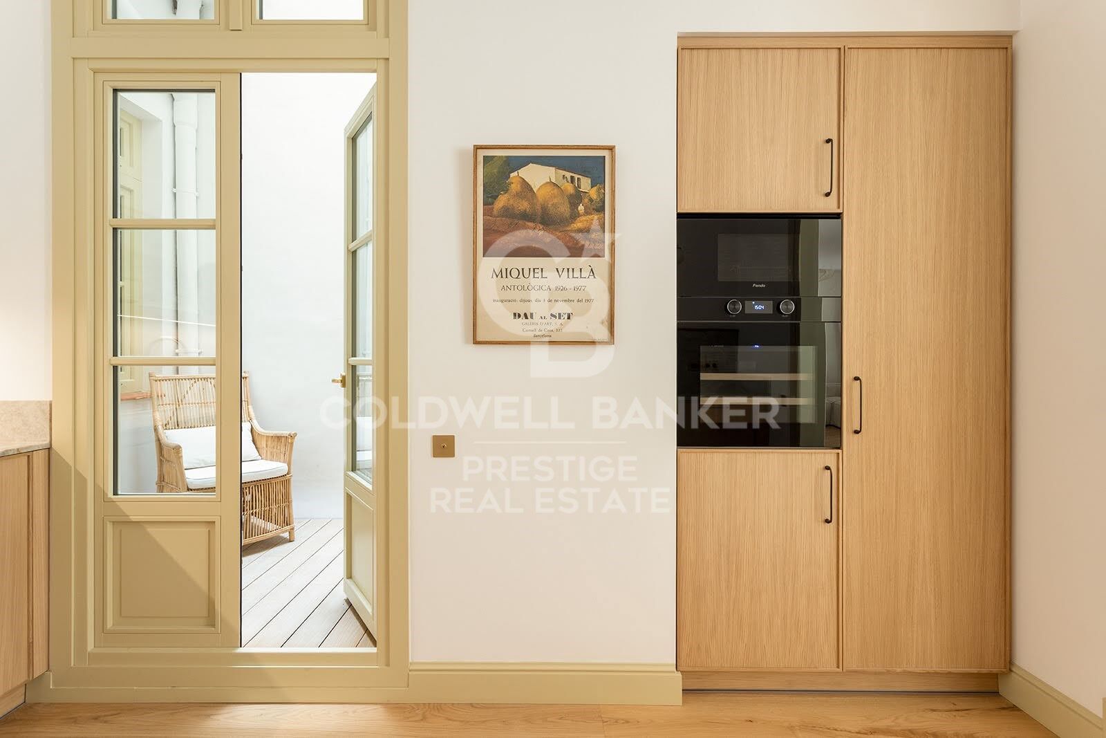 Passeig de Sant Joan · Appartement rénové avec terrasse privée