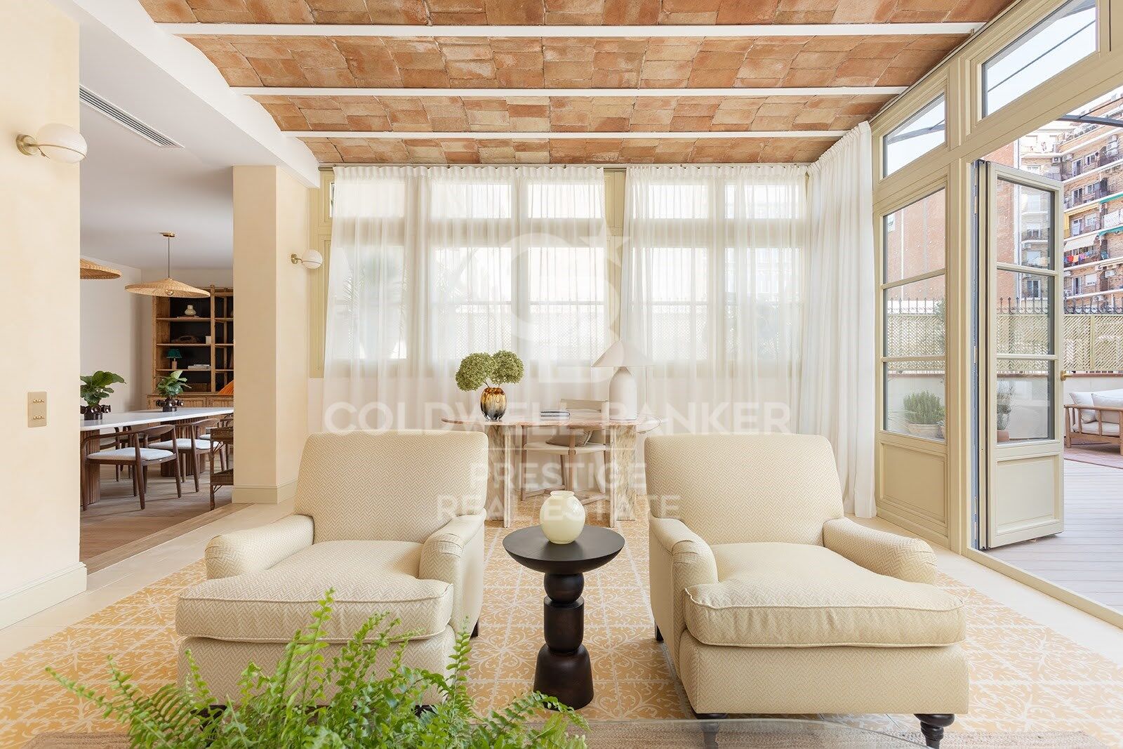 Passeig de Sant Joan · Renovierte Wohnung mit privater Terrasse