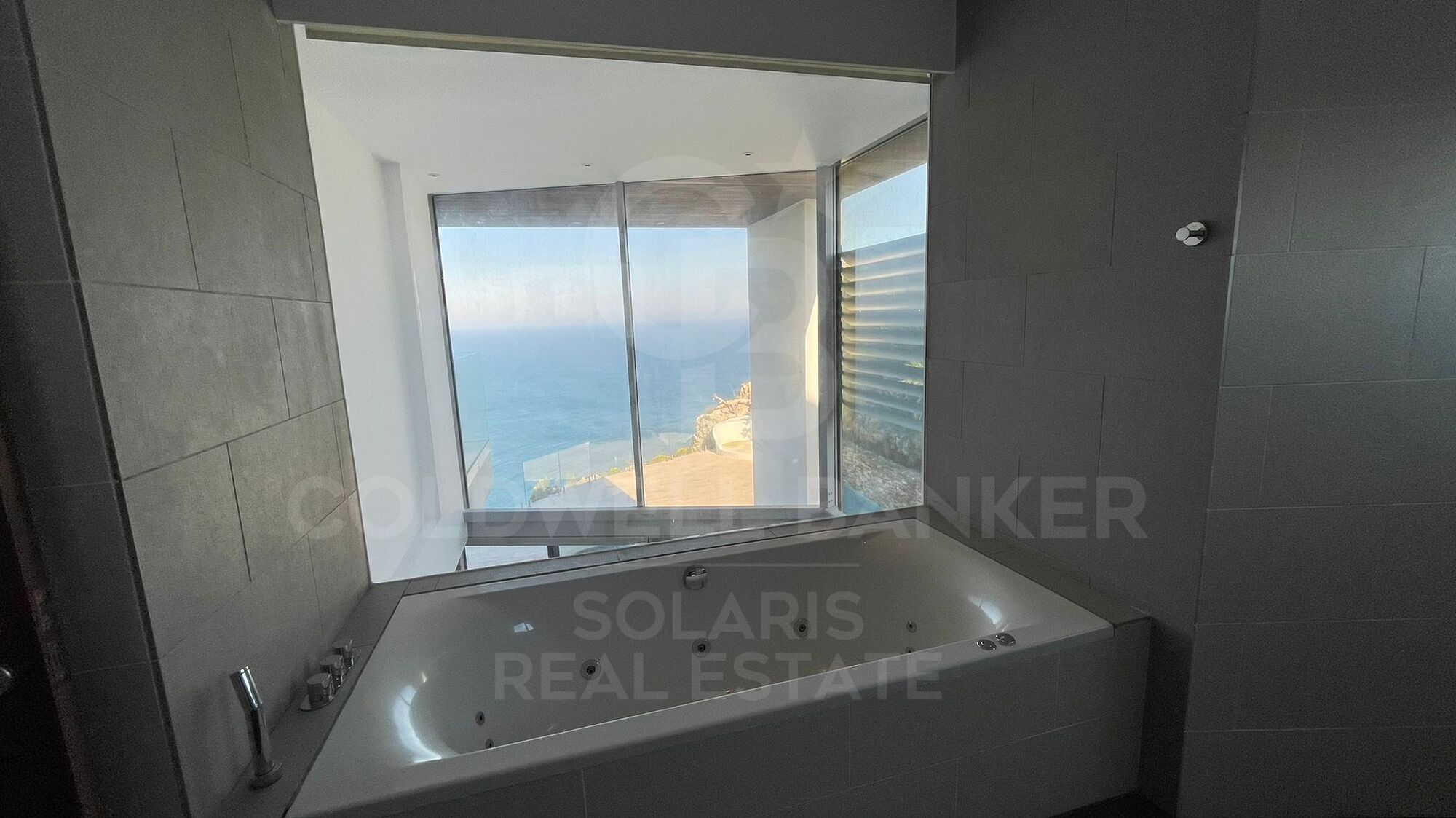 Villa in erster Meereslinie mit Balcon al Mar, Jávea