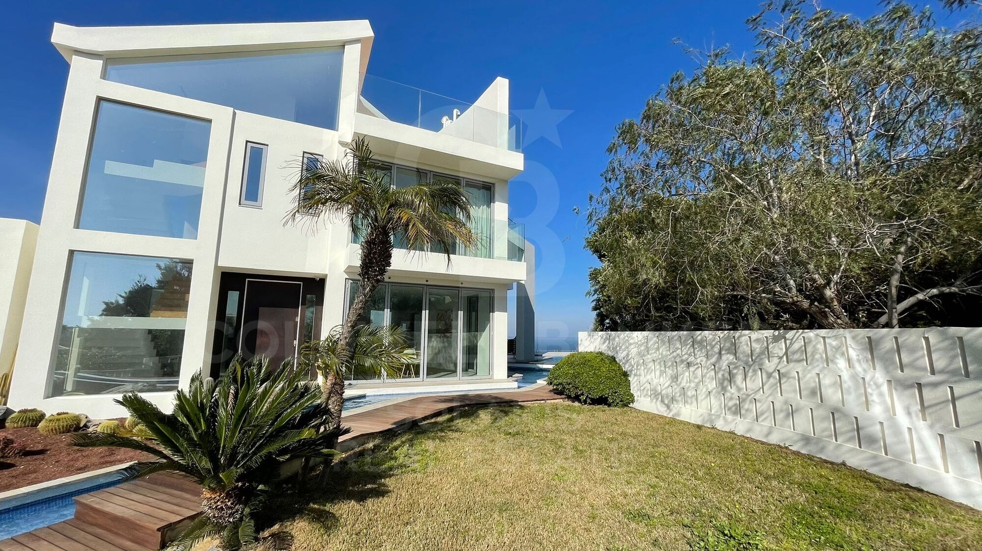 Villa in erster Meereslinie mit Balcon al Mar, Jávea