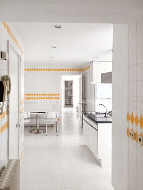 Luxury villa with 6 suites and garden in Bellamar
