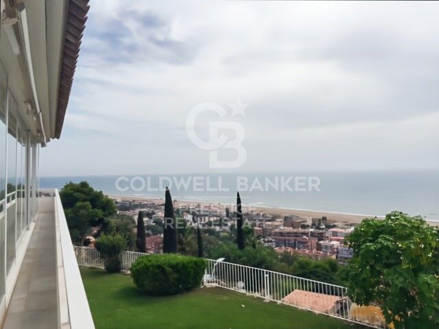 Luxusvilla mit 6 Suiten und Garten in Bellamar