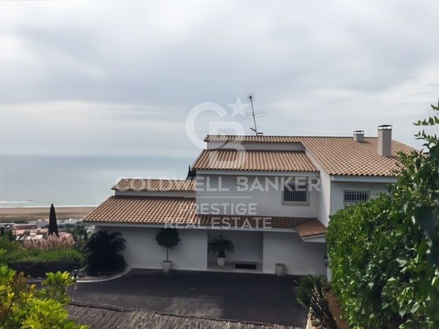 Luxury villa with 6 suites and garden in Bellamar