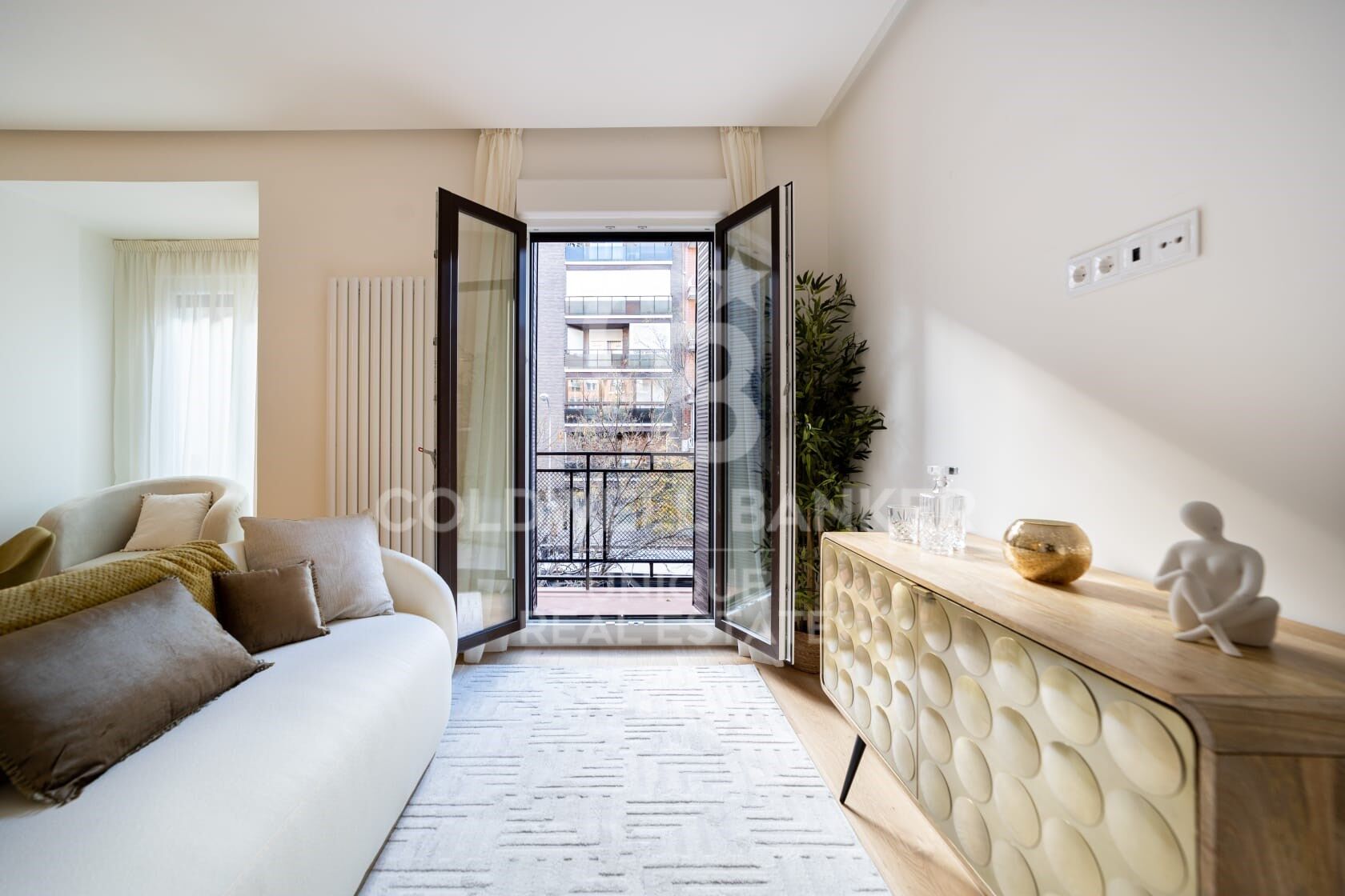 Renovated exterior flat in Castellana, Madrid