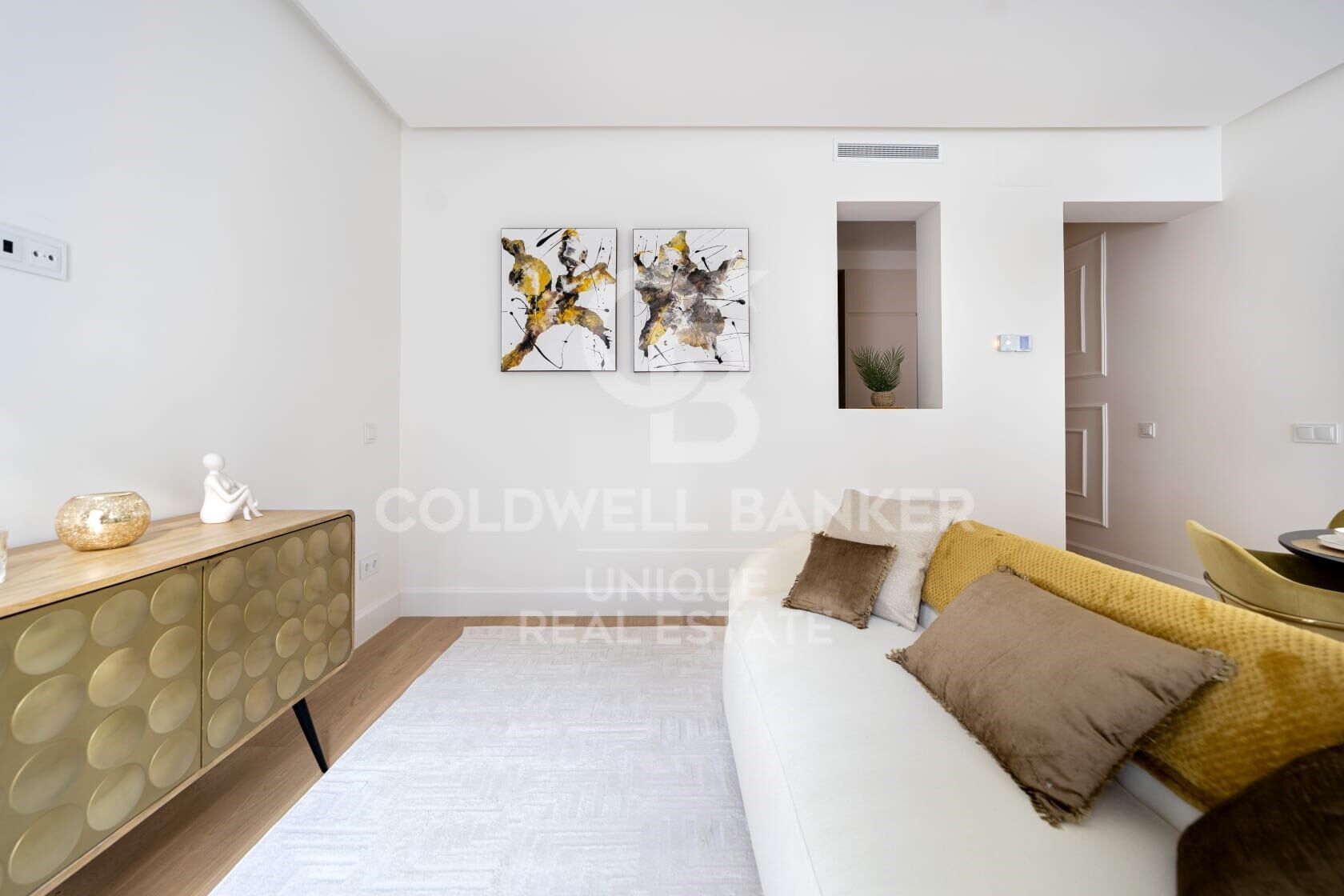 Renovated exterior flat in Castellana, Madrid
