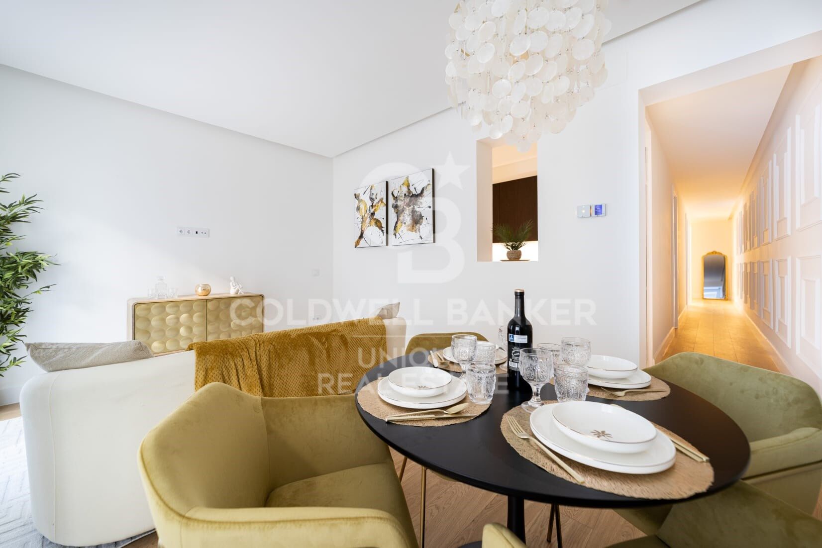Renovated exterior flat in Castellana, Madrid