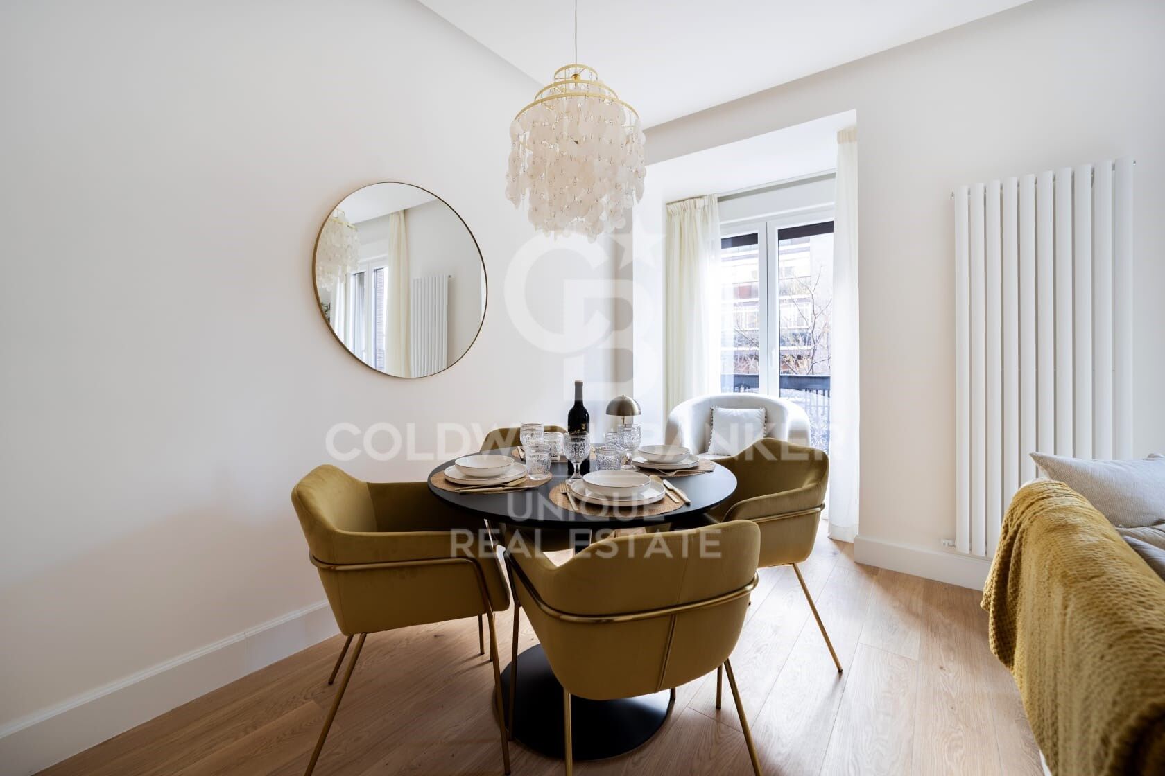 Renovated exterior flat in Castellana, Madrid