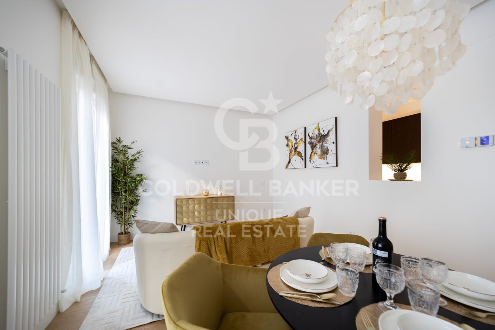 Renovated exterior flat in Castellana, Madrid