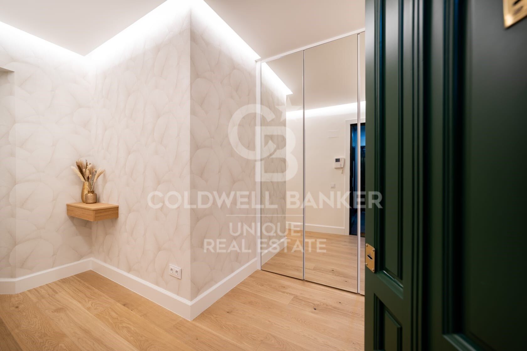 Renovated exterior flat in Castellana, Madrid