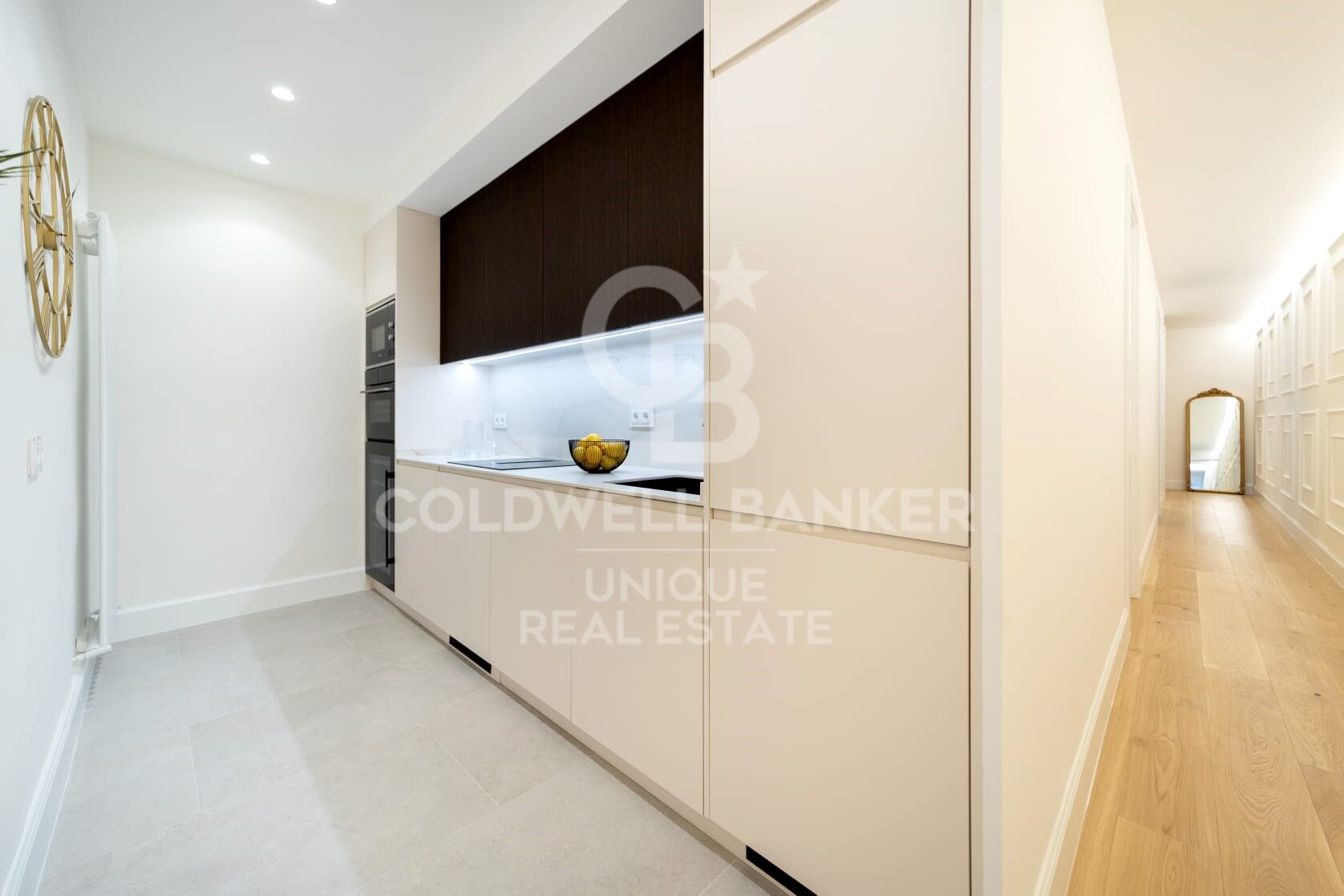 Renovated exterior flat in Castellana, Madrid