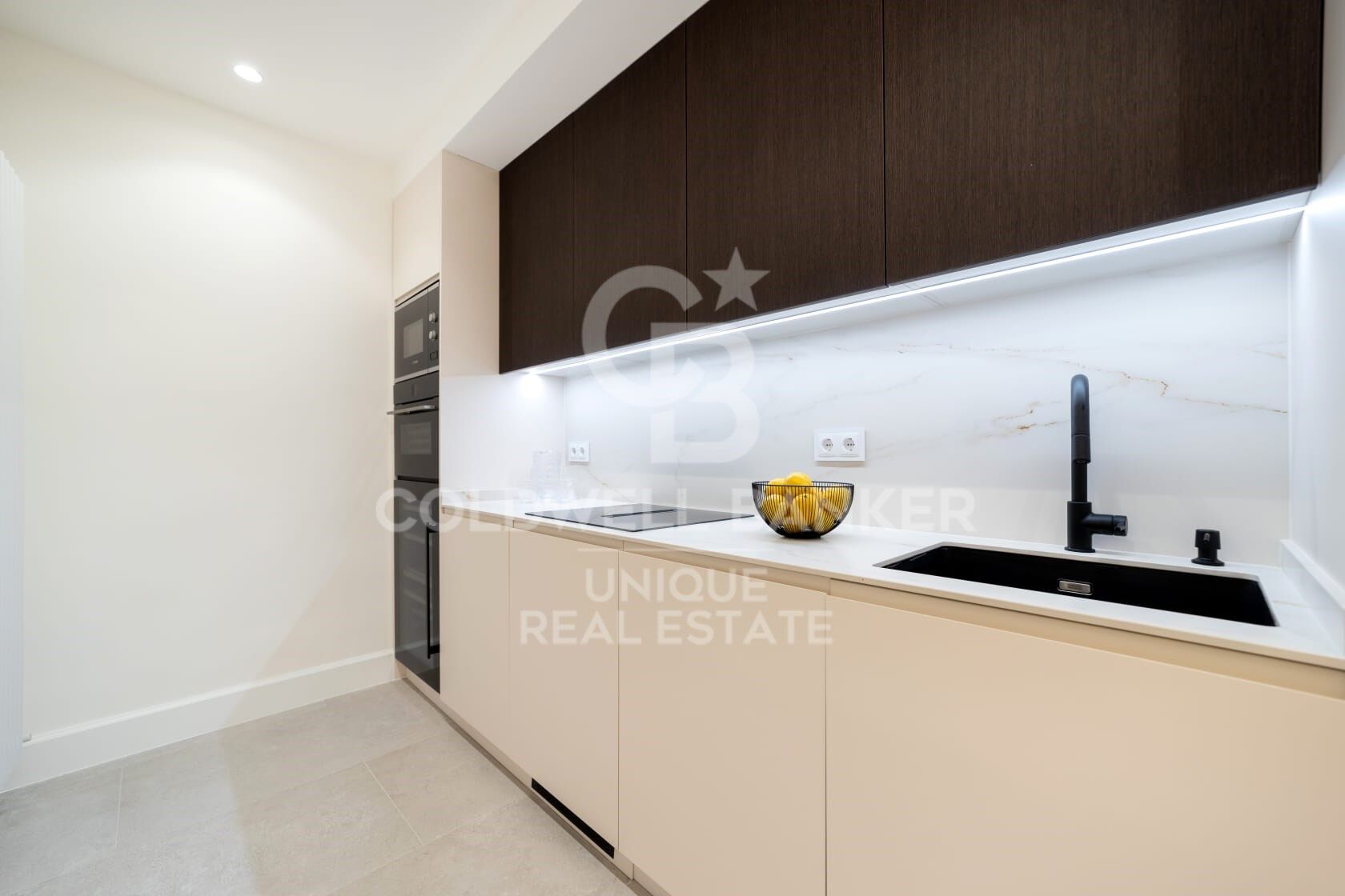 Renovated exterior flat in Castellana, Madrid