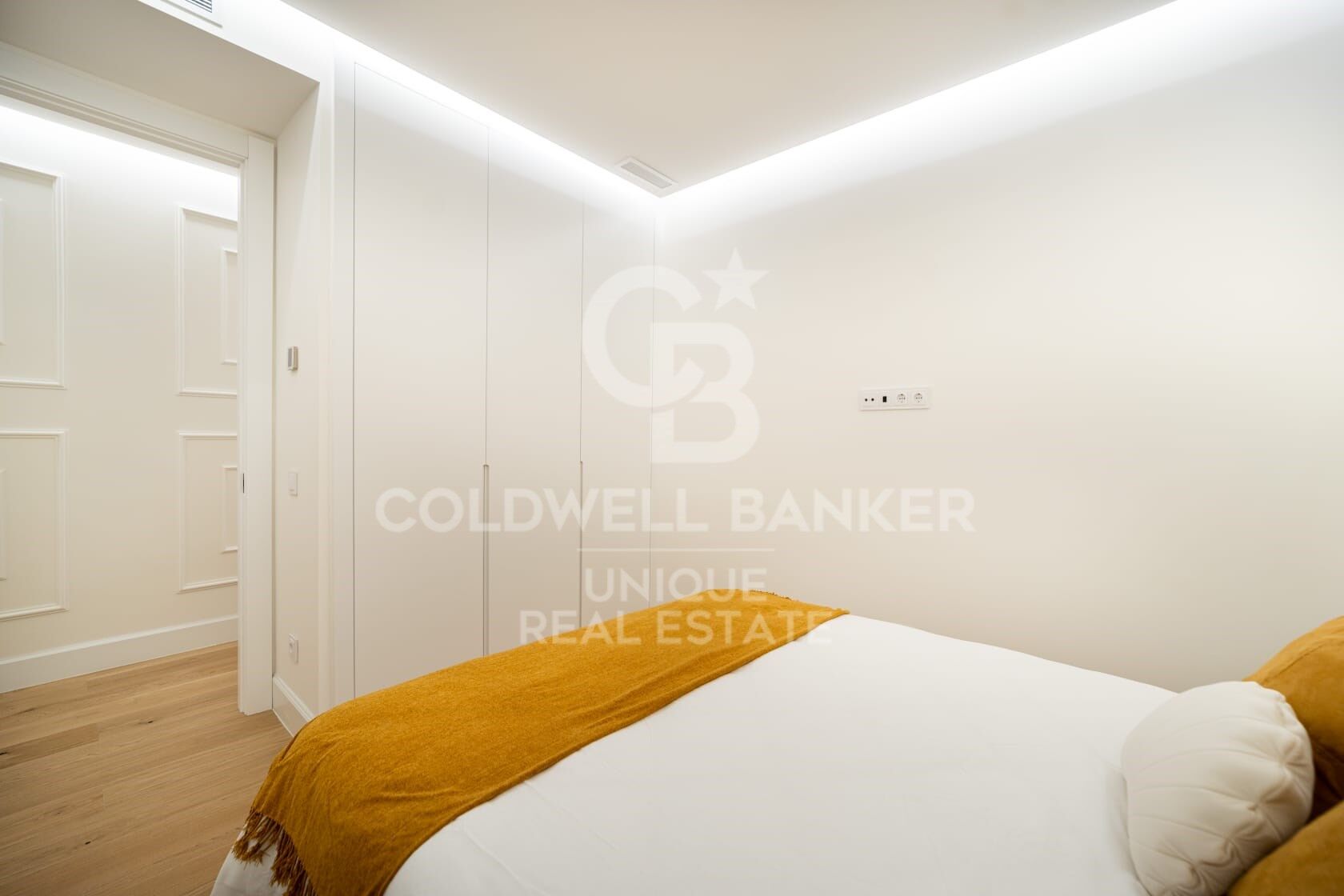 Renovated exterior flat in Castellana, Madrid