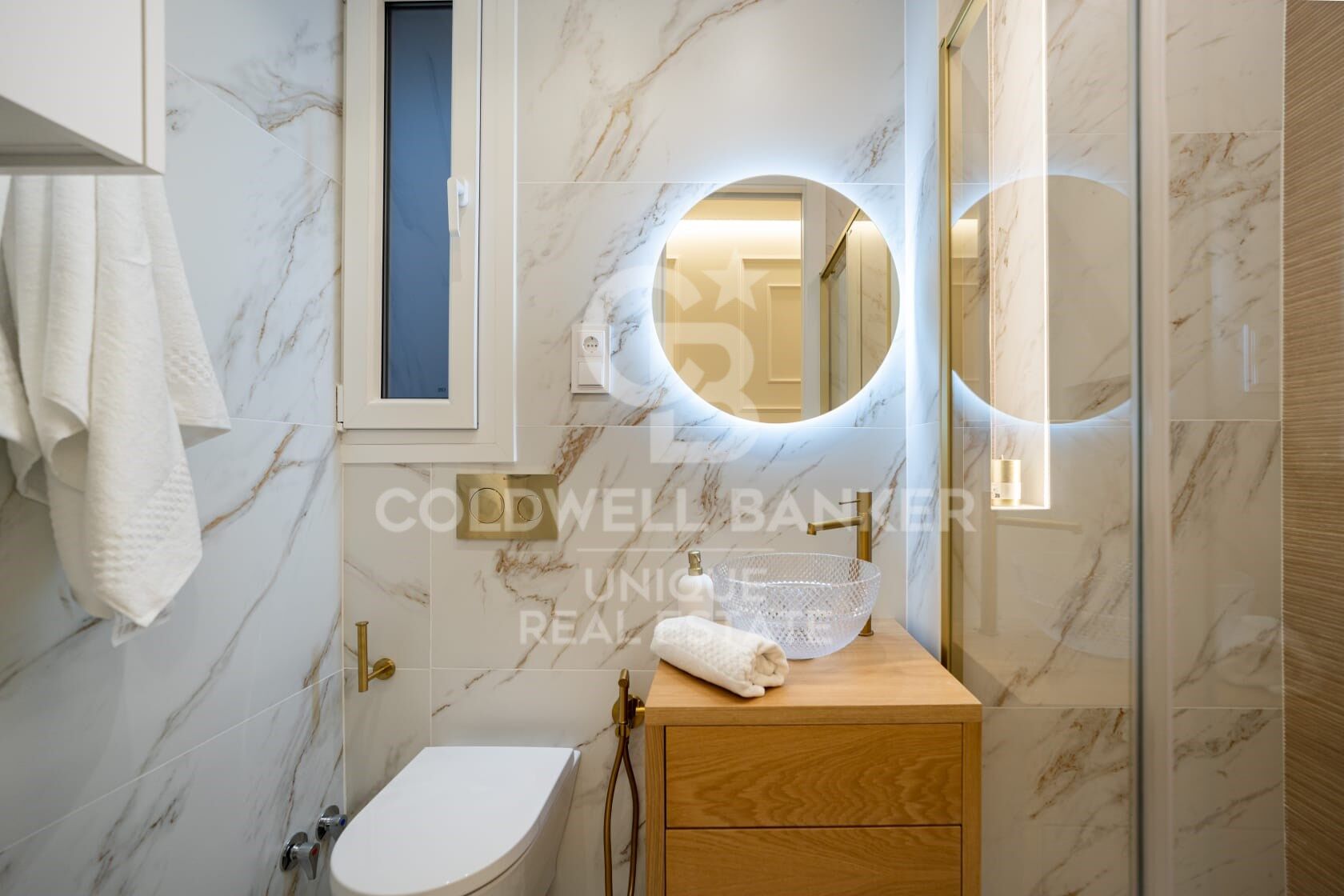 Renovated exterior flat in Castellana, Madrid