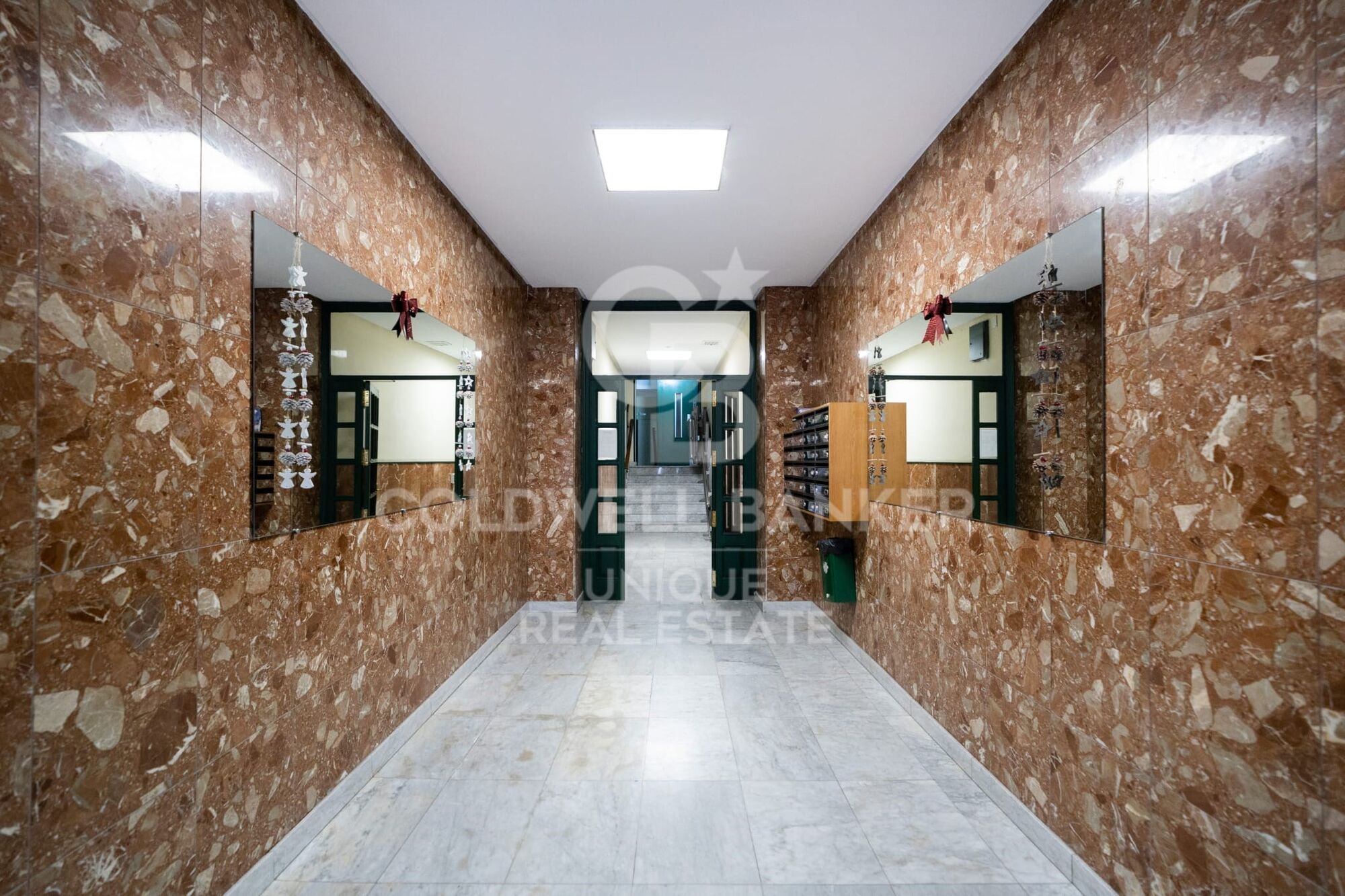 Renovated exterior flat in Castellana, Madrid