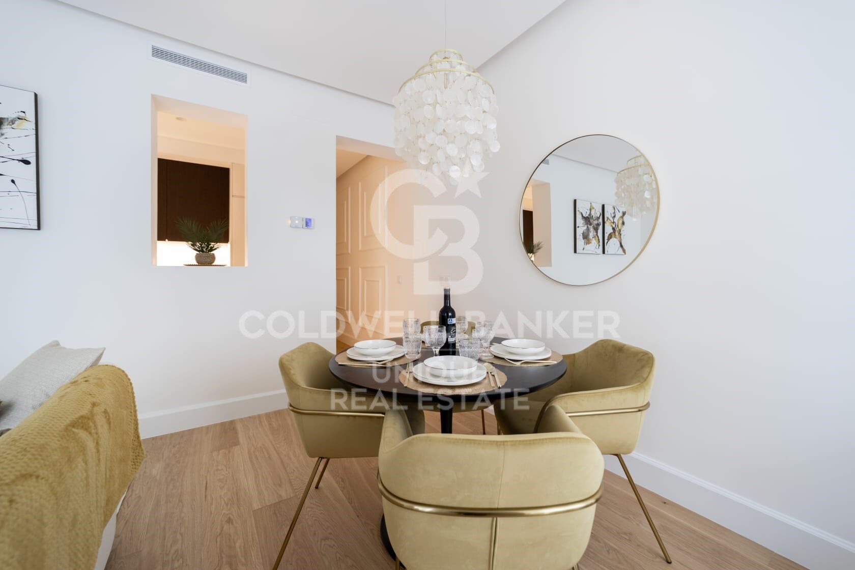 Renovated exterior flat in Castellana, Madrid
