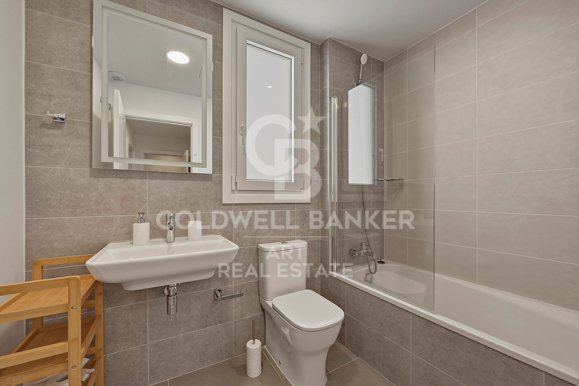Brand-new 3-bedroom apartment for rent in Estepona Pueblo