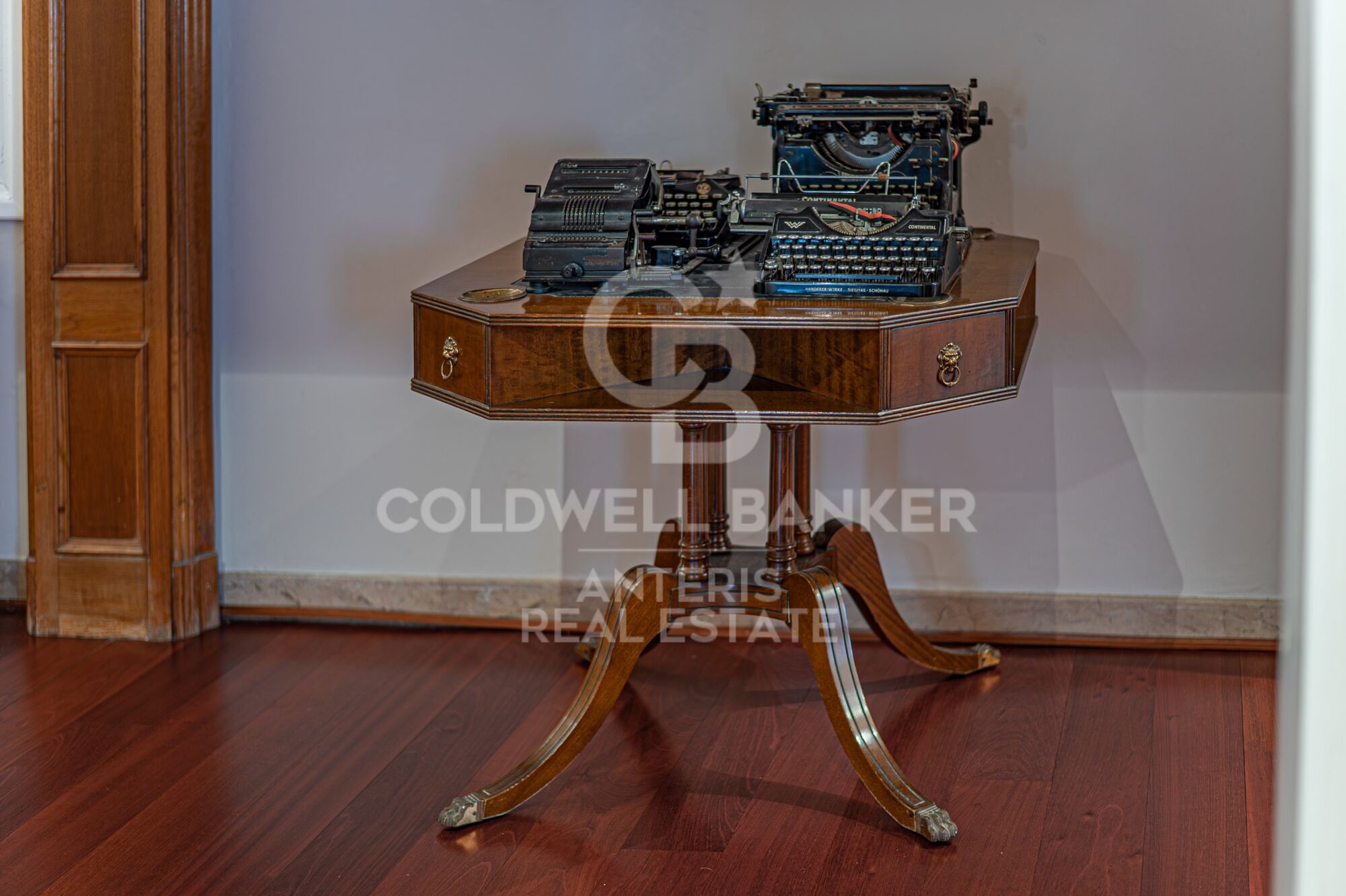 Apartment for sale with terrace in the heart of Les Tres Torres, with parking in the building and concierge service