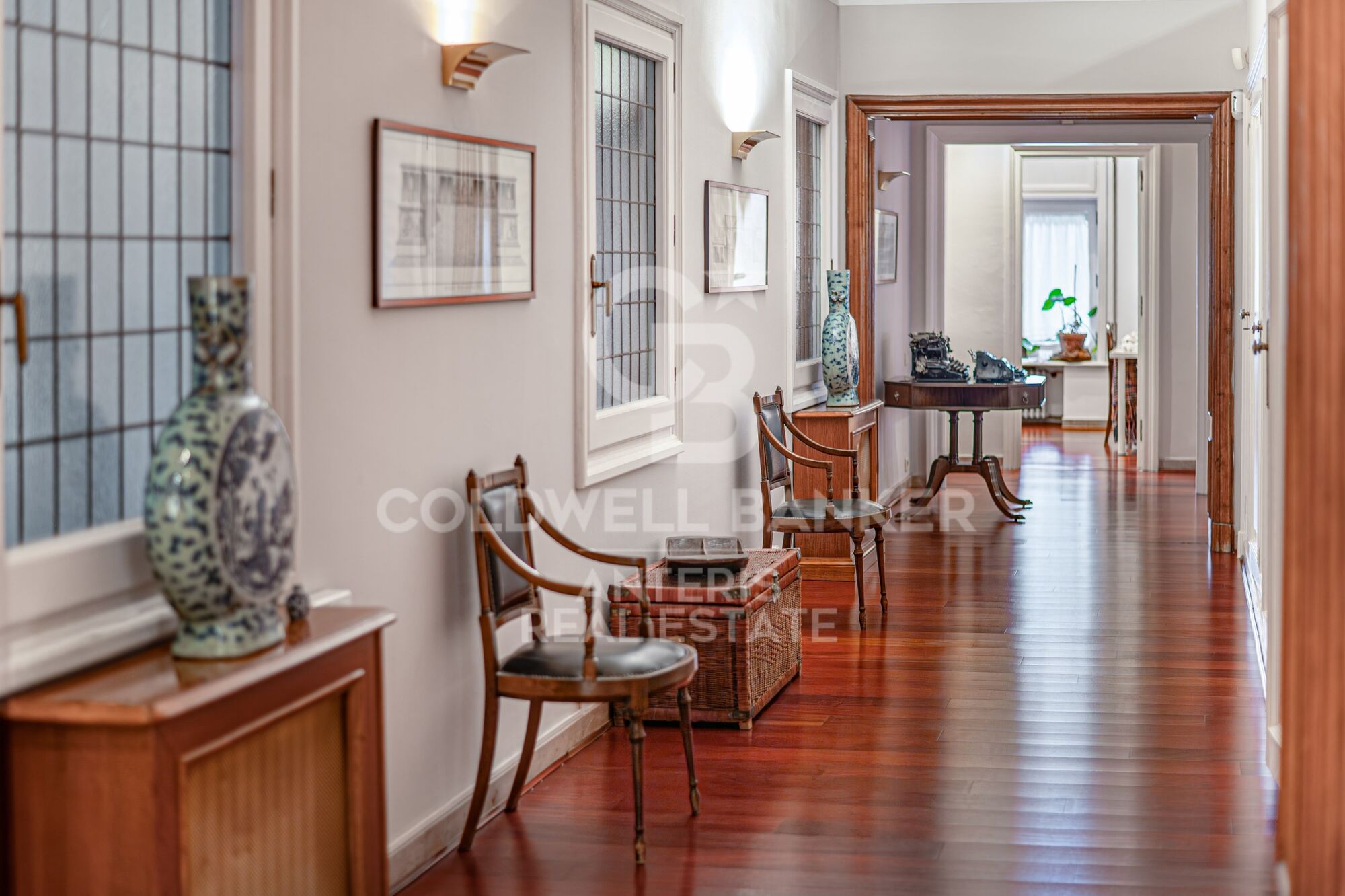 Apartment for sale with terrace in the heart of Les Tres Torres, with parking in the building and concierge service