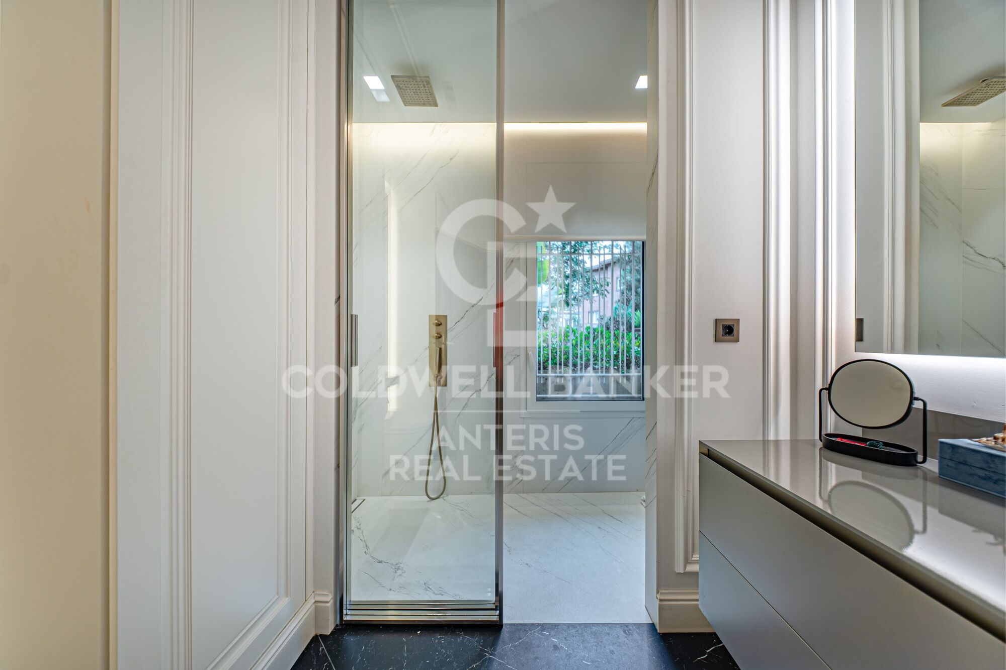 Apartment for sale with terrace in the heart of Les Tres Torres, with parking in the building and concierge service