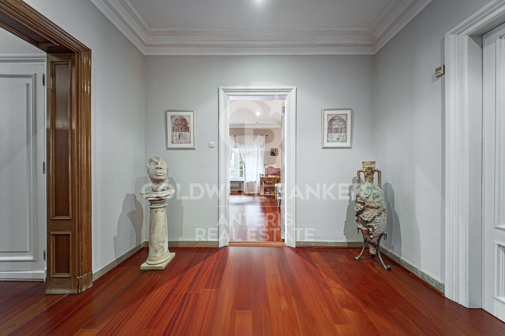 Apartment for sale with terrace in the heart of Les Tres Torres, with parking in the building and concierge service