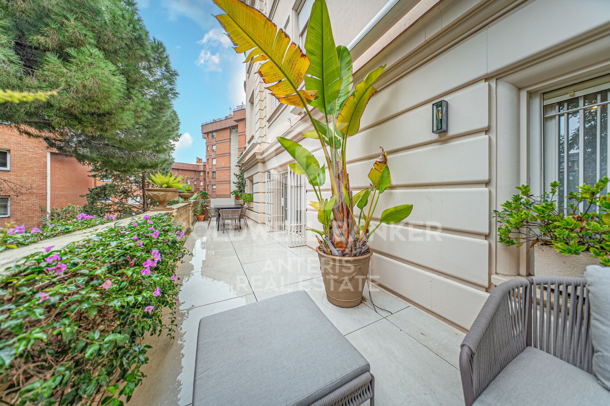 Apartment for sale with terrace in the heart of Les Tres Torres, with parking in the building and concierge service
