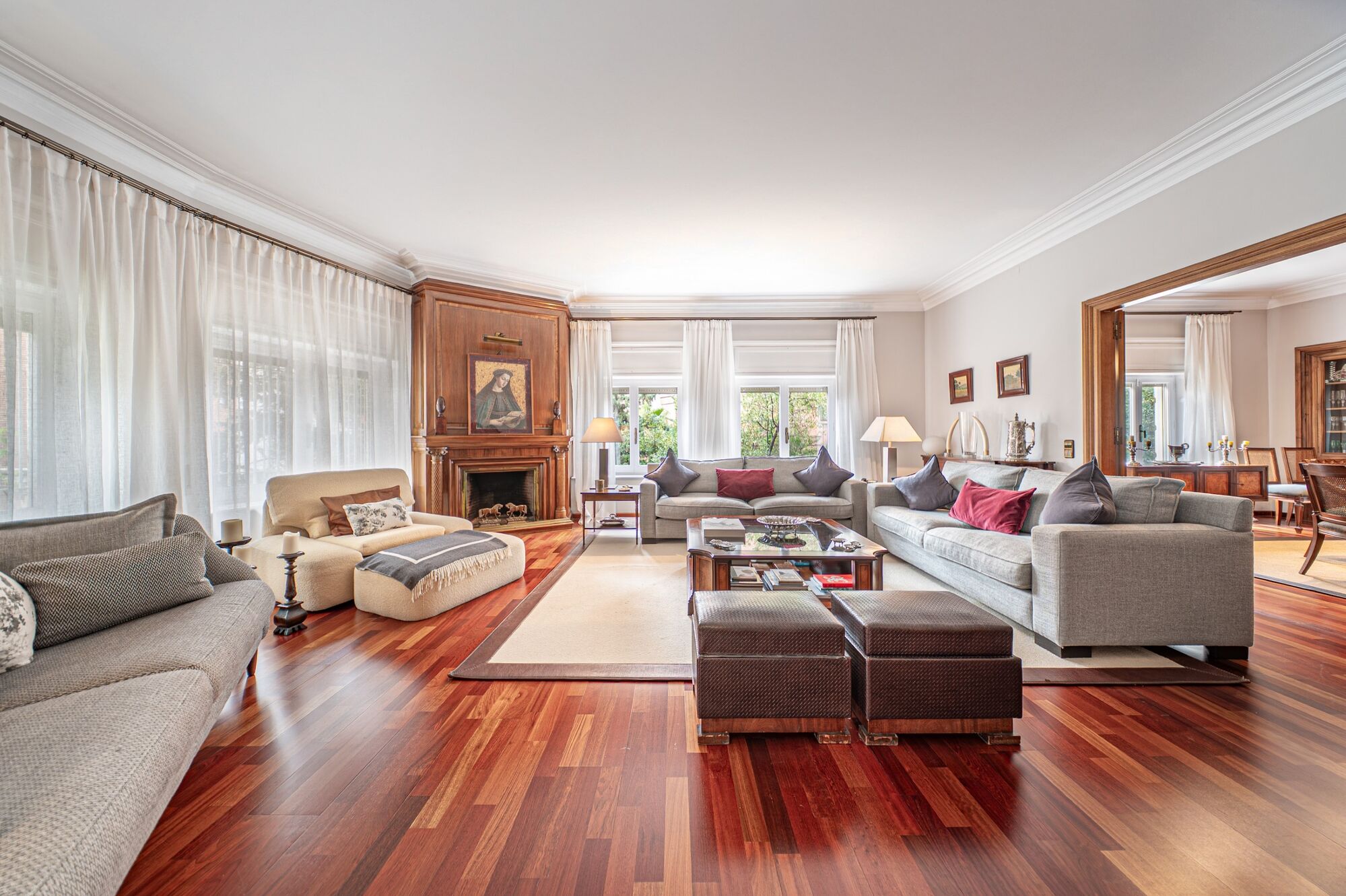 Apartment for sale with terrace in the heart of Les Tres Torres, with parking in the building and concierge service