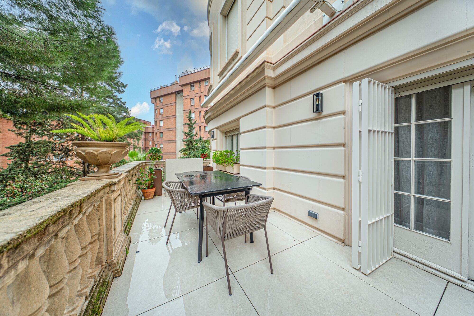 Apartment for sale with terrace in the heart of Les Tres Torres, with parking in the building and concierge service