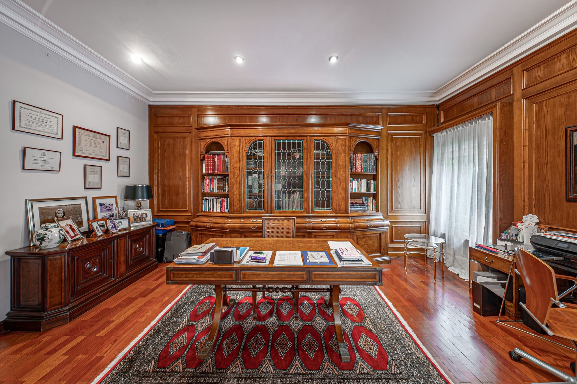 Apartment for sale with terrace in the heart of Les Tres Torres, with parking in the building and concierge service