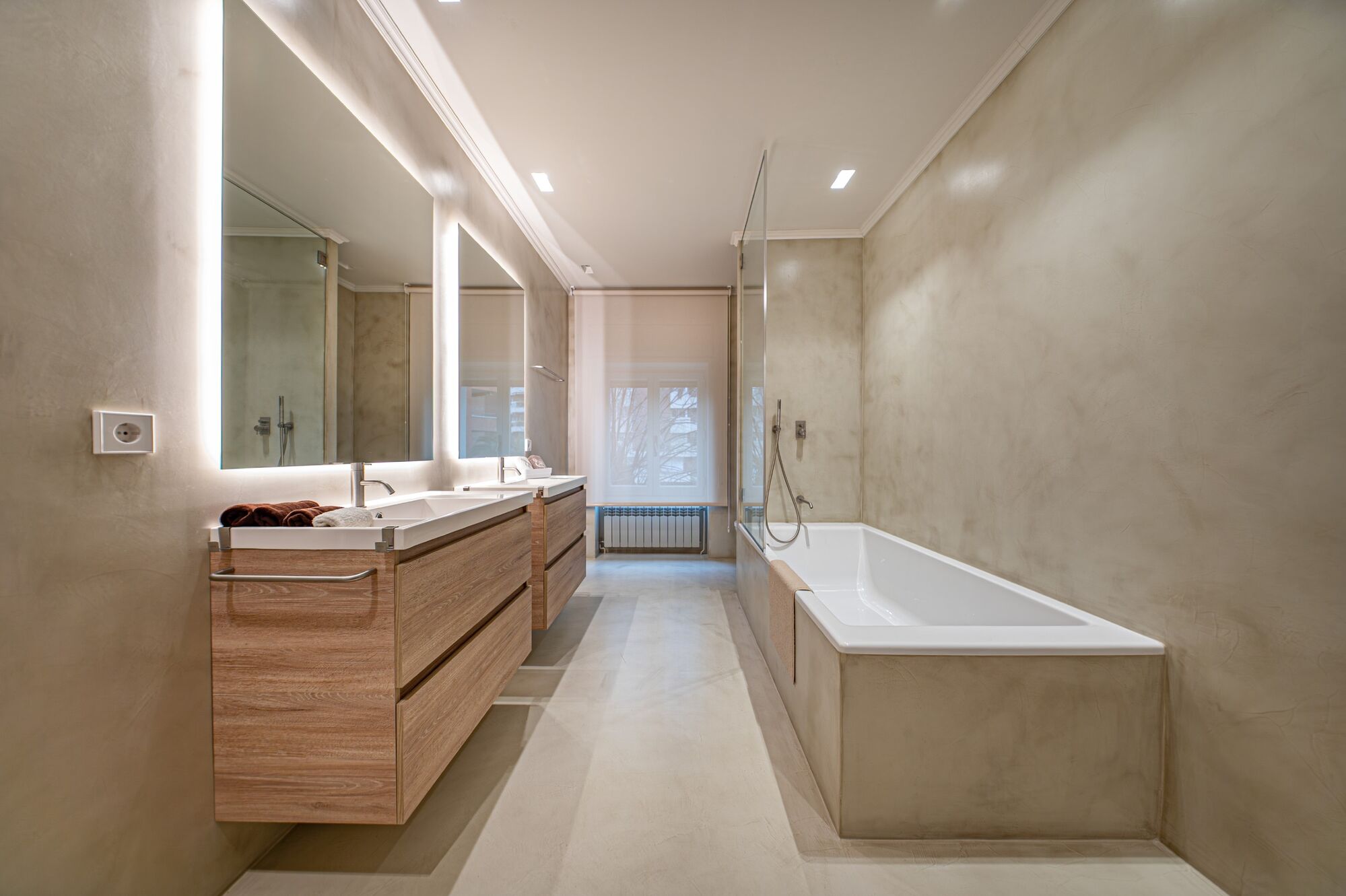 Apartment for sale with terrace in the heart of Les Tres Torres, with parking in the building and concierge service