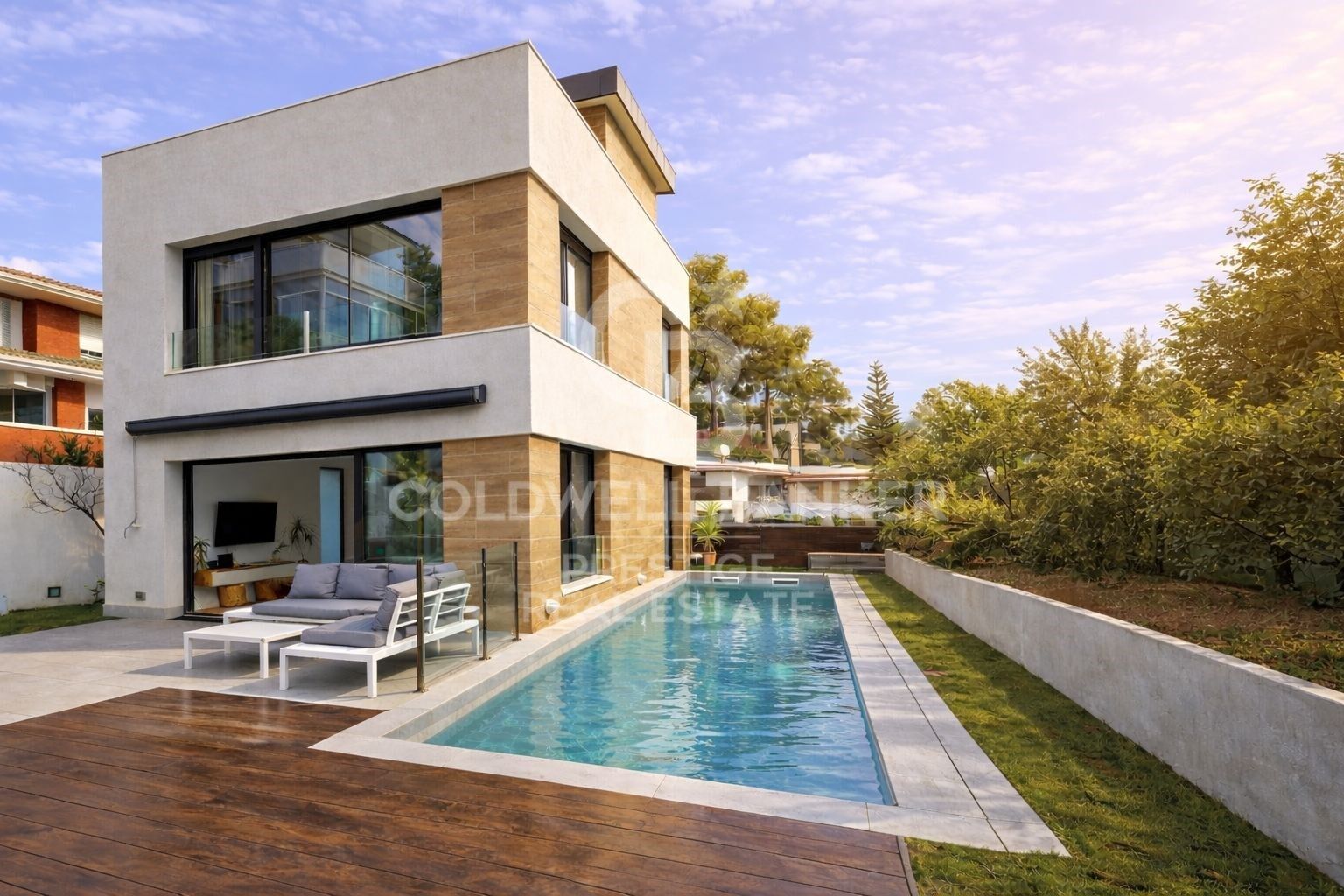 Casa de lujo con piscina y ascensor en Castelldefels Montemar