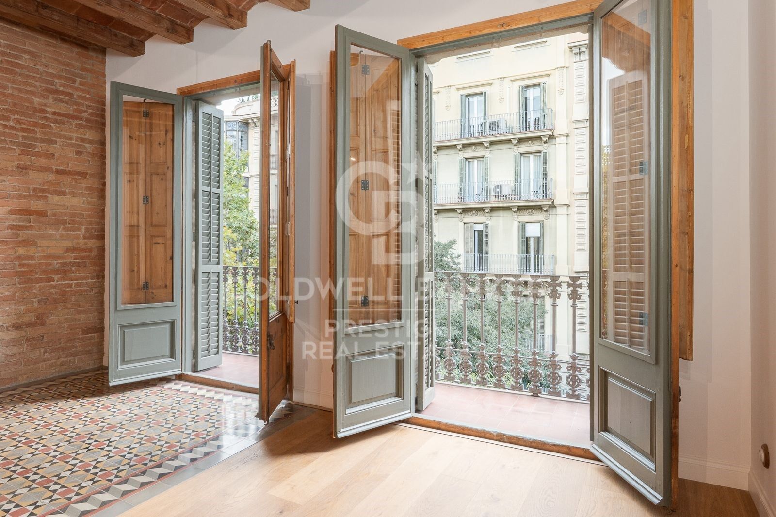 Étage élevé, lumineux, rénovation haut de gamme, 3 chambres, 3 salles de bains