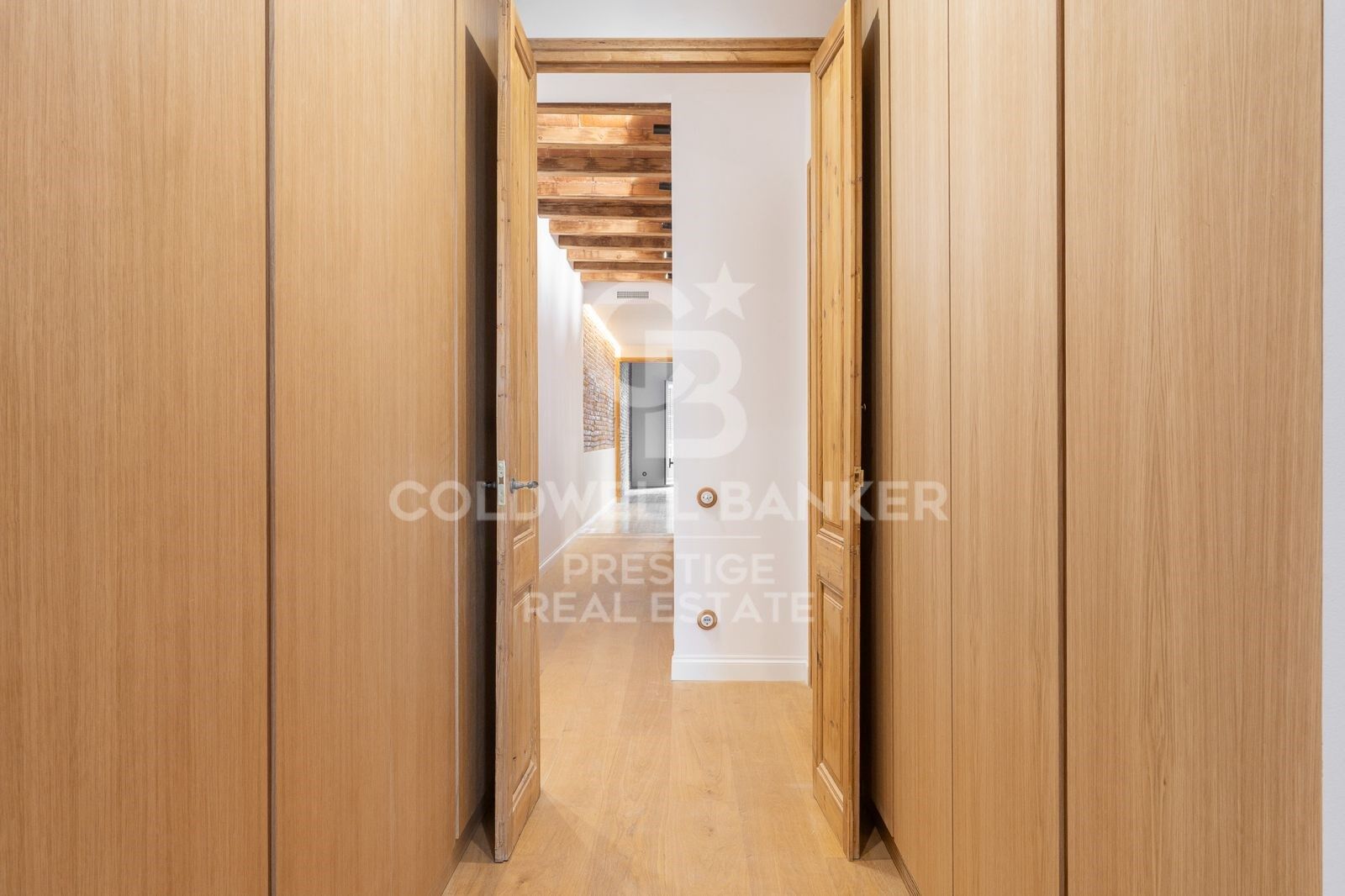 Alto, soleado, reformado de alta calidad, 3 habitaciones, 3 baños