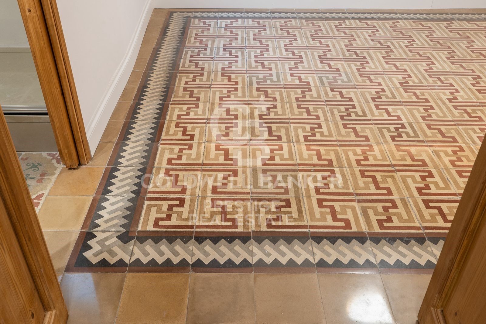 Hoch gelegen, sonnig, hochwertig renoviert, 3 Schlafzimmer, 3 Badezimmer