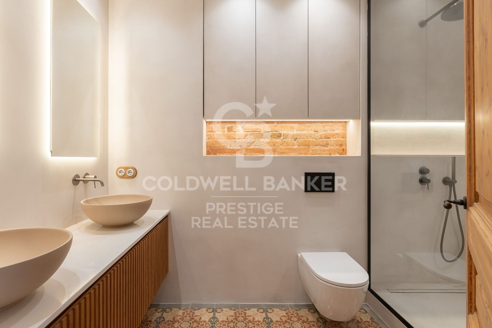 Alto, soleado, reformado de alta calidad, 3 habitaciones, 3 baños en Eixample Dreta, Barcelona