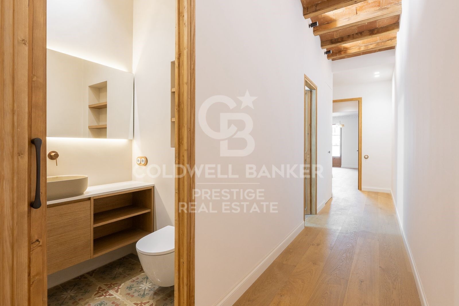 Étage élevé, lumineux, rénovation haut de gamme, 3 chambres, 3 salles de bains