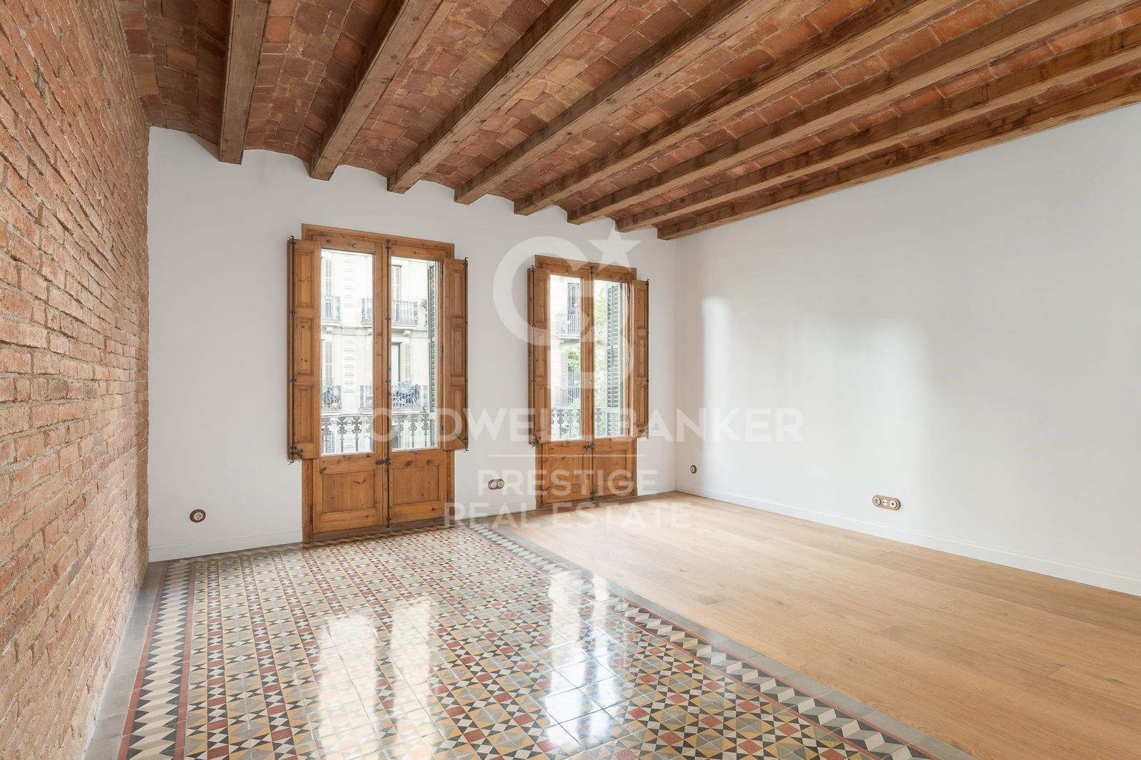 Alto, soleado, reformado de alta calidad, 3 habitaciones, 3 baños en Eixample Dreta, Barcelona