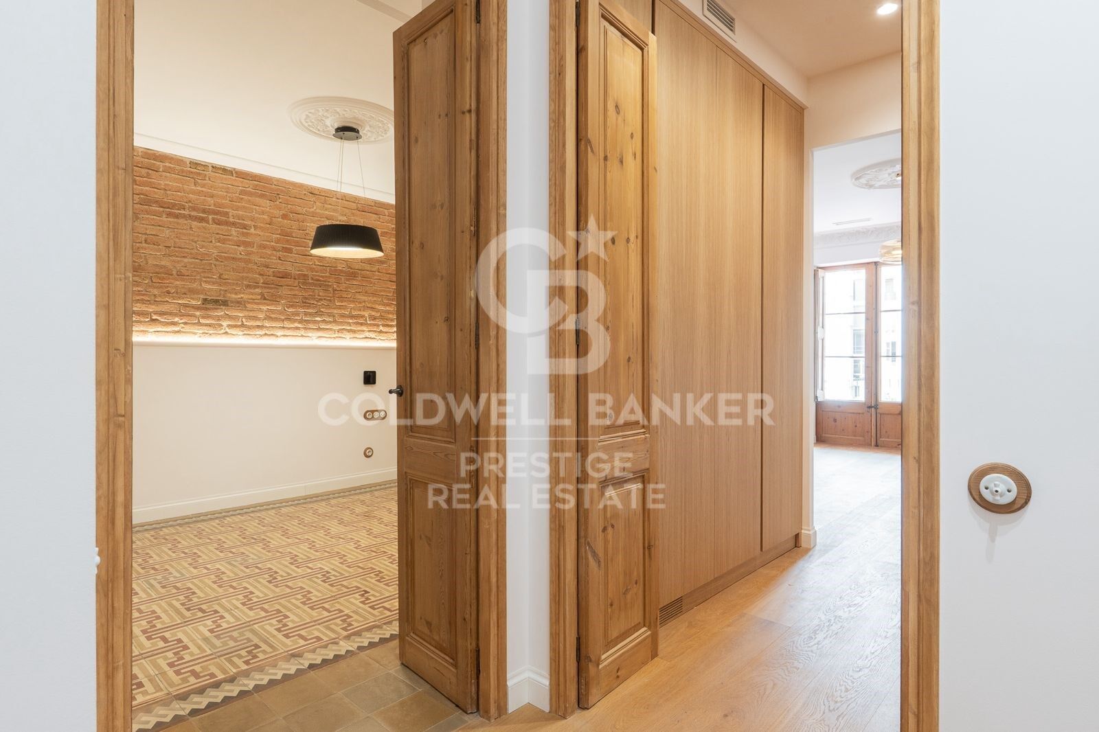 Étage élevé, lumineux, rénovation haut de gamme, 3 chambres, 3 salles de bains