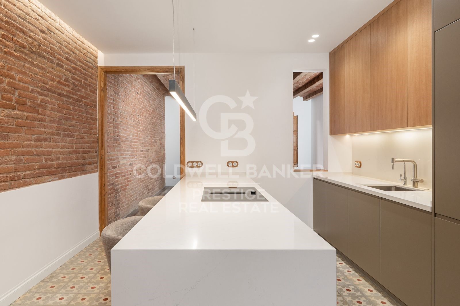 Étage élevé, lumineux, rénovation haut de gamme, 3 chambres, 3 salles de bains