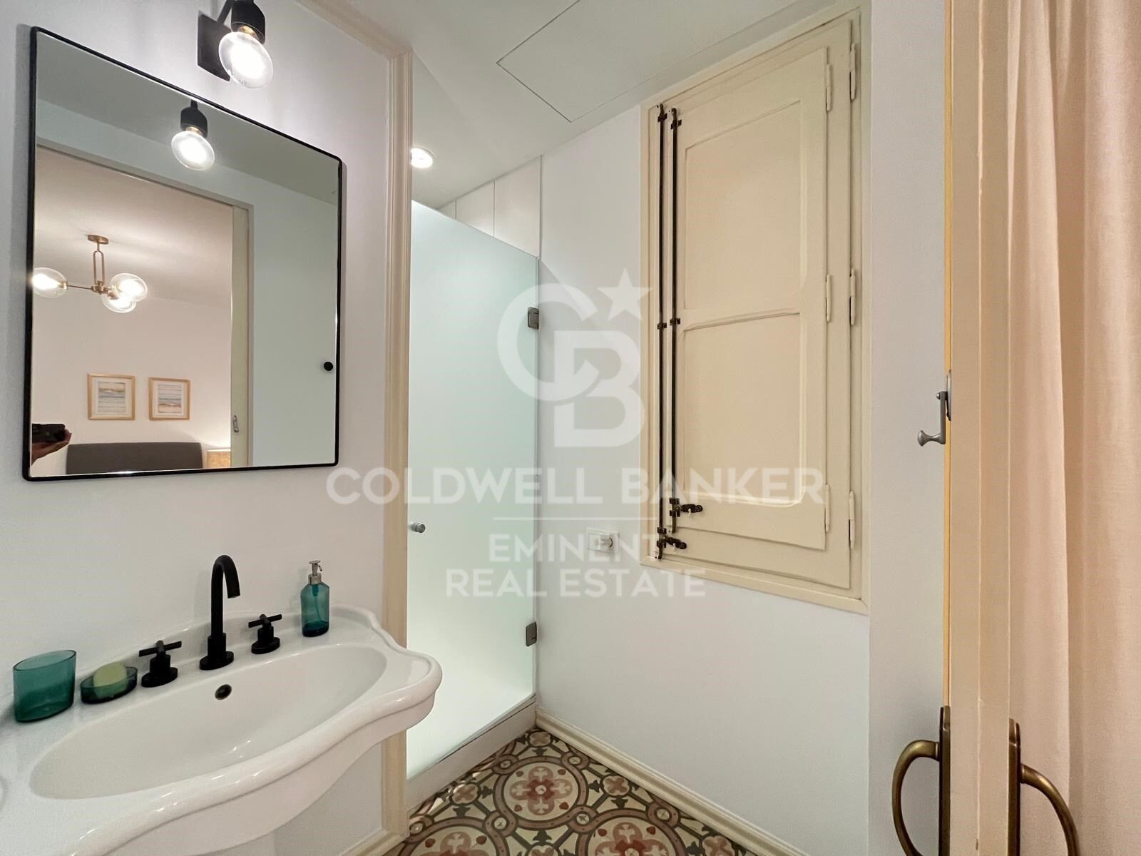 Beautiful apartment in a historic building on Avinguda Diagonal.
