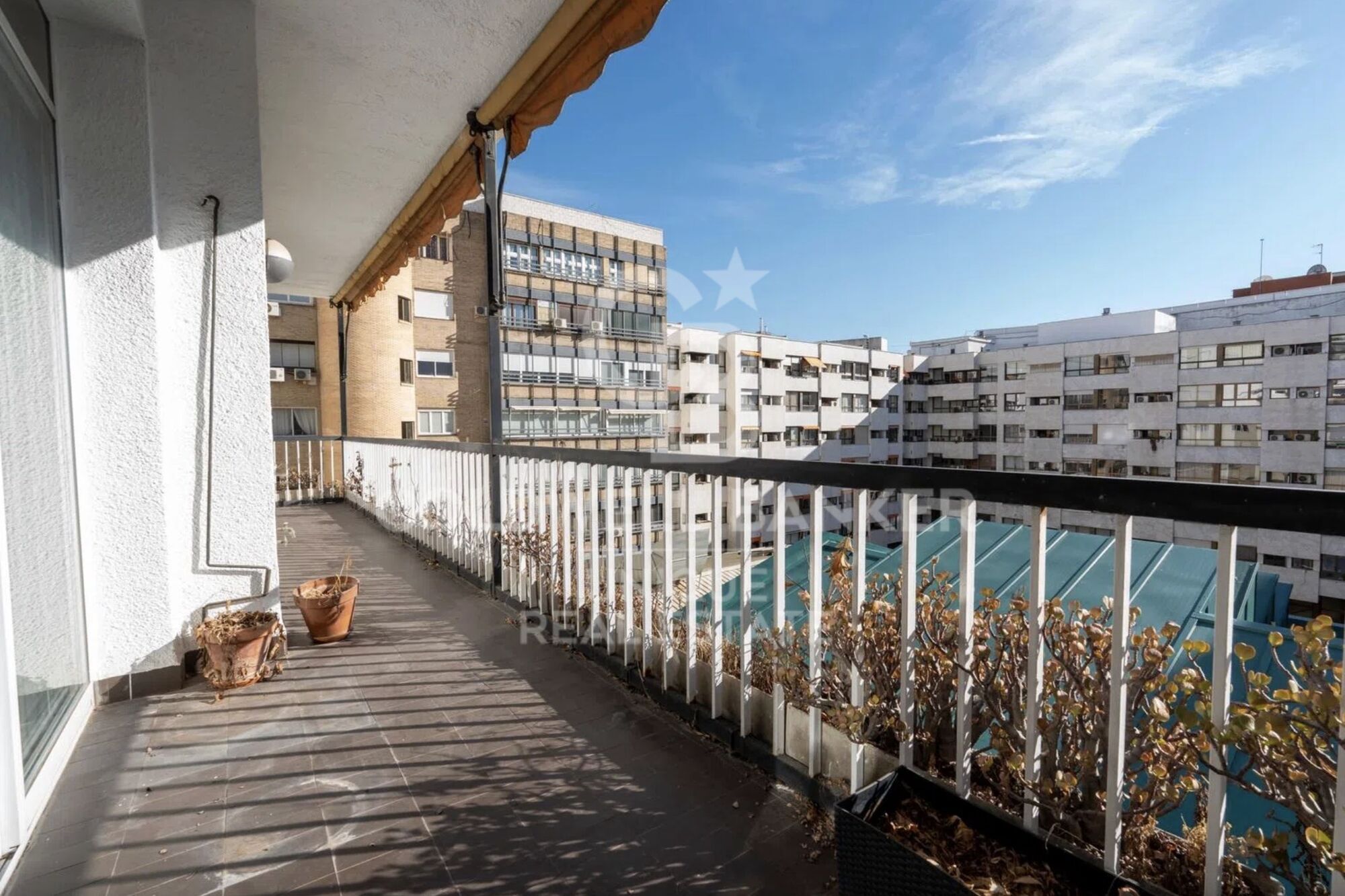 4-Zimmer-Wohnung mit Terrasse zur Renovierung in Almagro, Madrid.